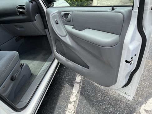 Used 2004 Dodge Grand Caravan SXT FWD image 14