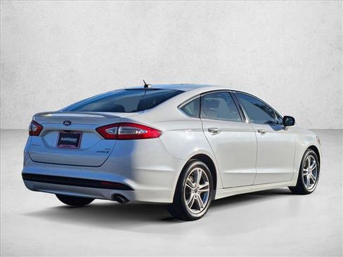 Used 2016 Ford Fusion SE FWD image 5
