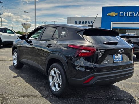 New 2026 Chevrolet Trax LS w/ LS Convenience Package FWD image 12
