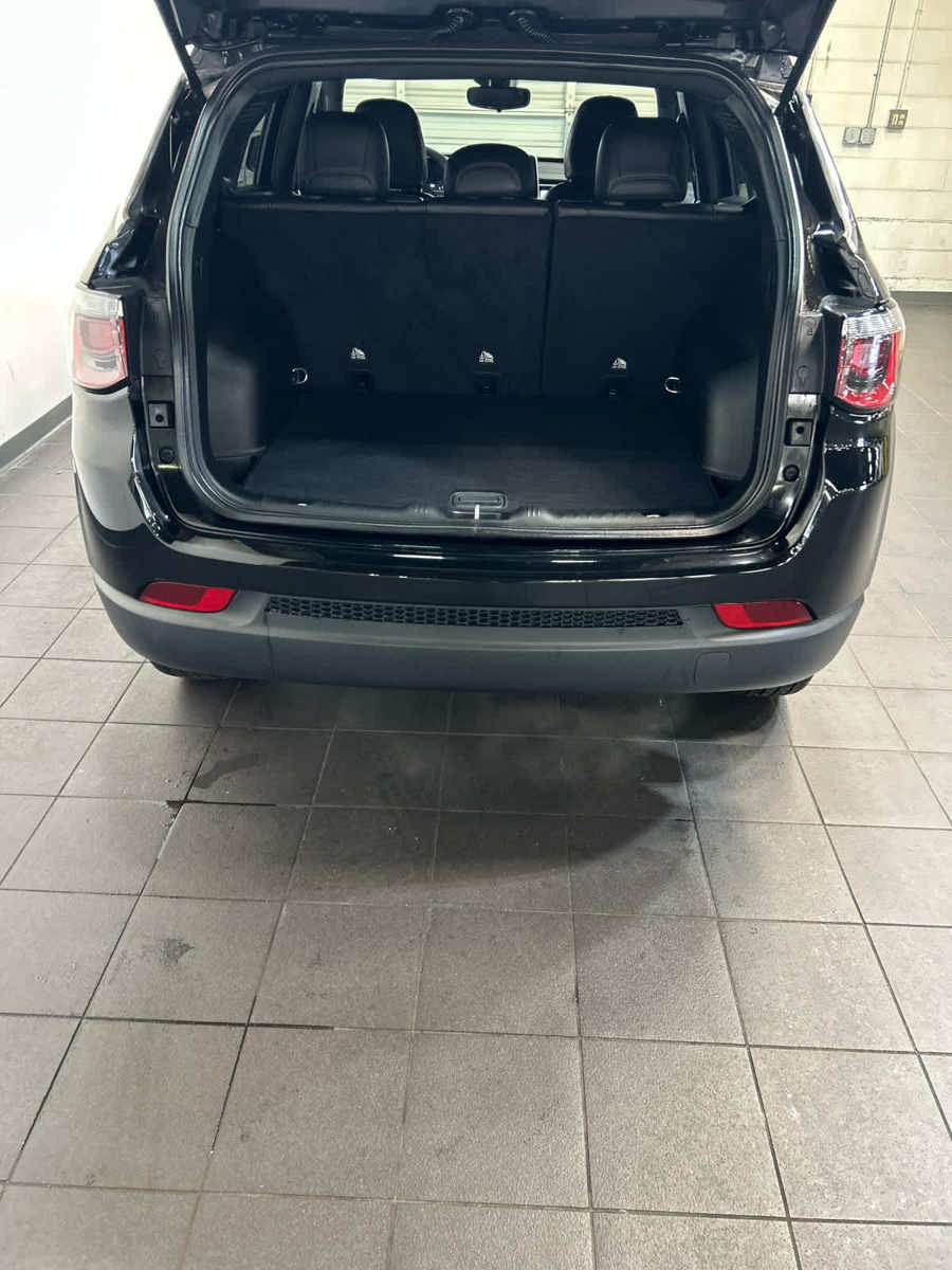 Used 2025 Jeep Compass Latitude AWD/4WD image 10