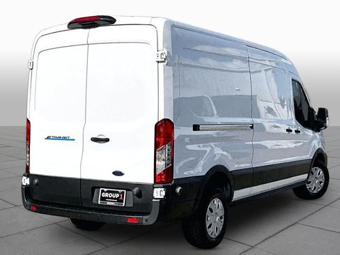Used 2022 Ford E-Transit Medium Roof RWD image 12