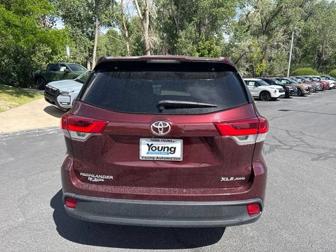 Used 2019 Toyota Highlander XLE AWD/4WD image 4