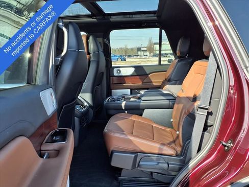 Used 2023 Lincoln Navigator Reserve image 13