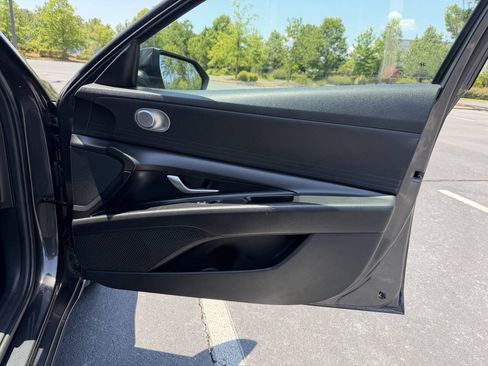 Used 2022 Hyundai Elantra SEL FWD image 17