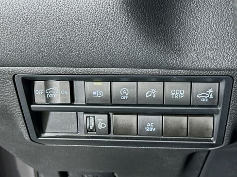 Used 2023 Toyota Tundra Limited image 17