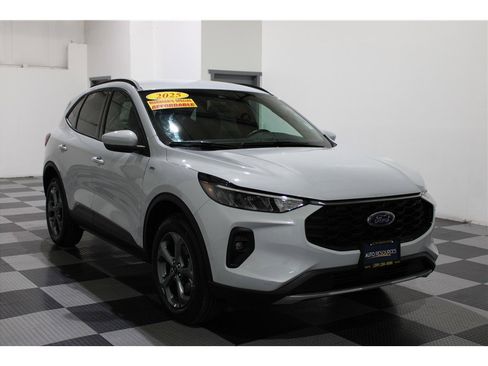 Used 2025 Ford Escape ST-Line Select image 2