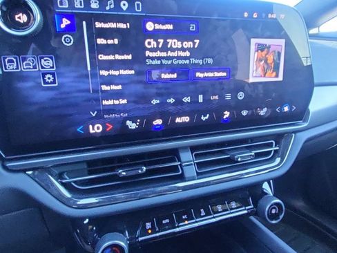 Used 2025 Chevrolet Equinox EV RS AWD/4WD image 19