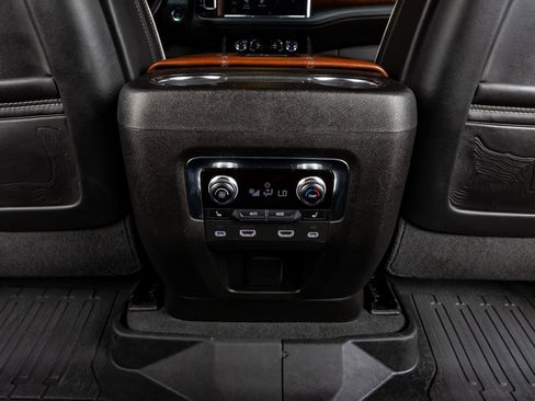 Used 2023 GMC Yukon XL Denali Ultimate image 33