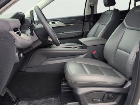 New 2025 Ford Explorer Active w/ Active Comfort Package image 9