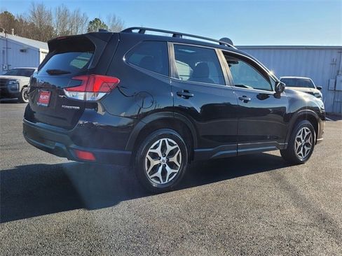 Used 2023 Subaru Forester Premium image 3