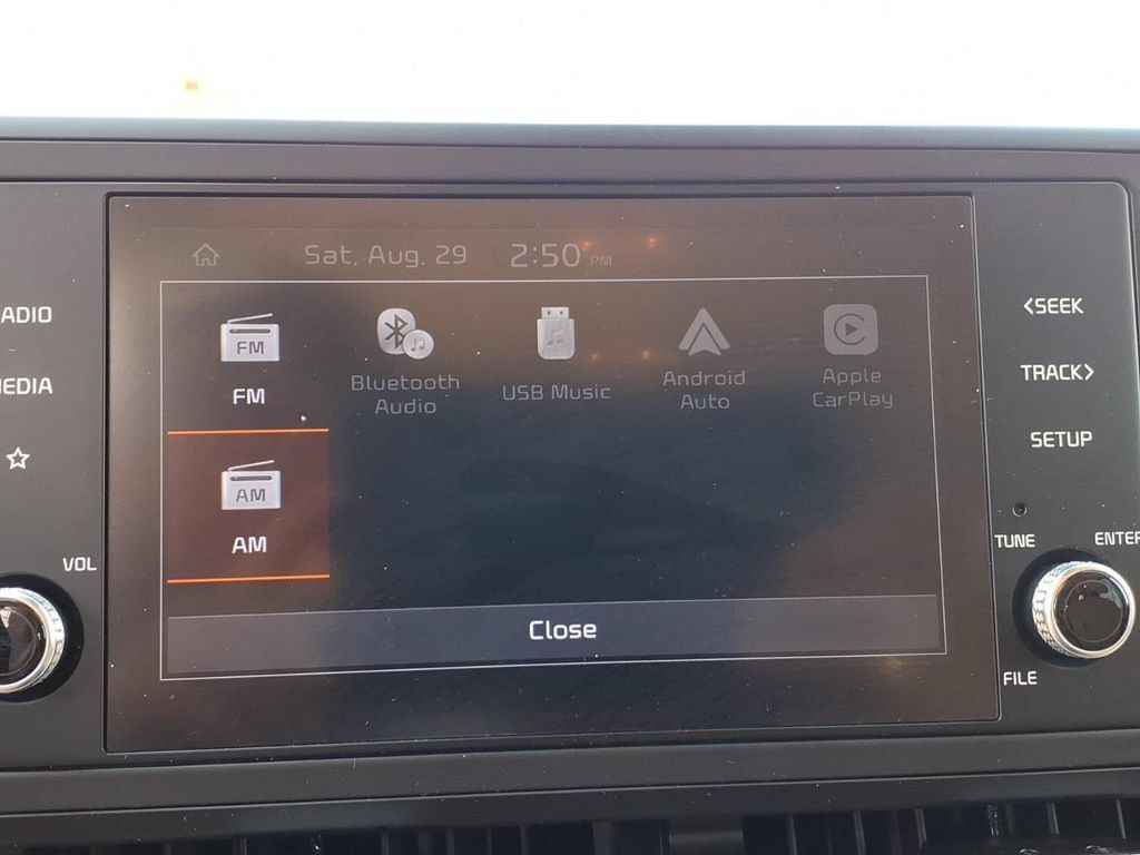 Used 2023 Kia Carnival LX FWD image 14