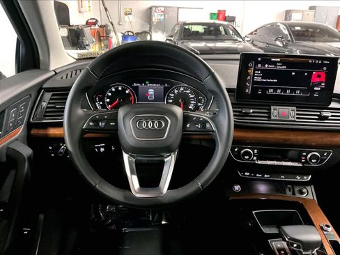 Used 2023 Audi Q5 2.0T Premium w/ Convenience Package image 8