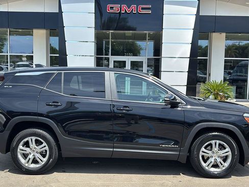 Used 2023 GMC Terrain SLE FWD image 8
