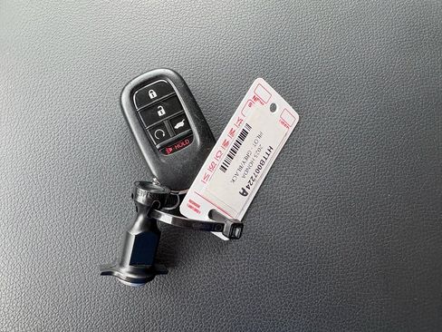 Certified 2025 Honda Pilot Touring image 38