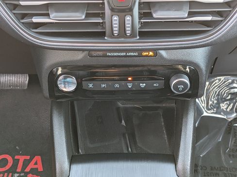 Used 2023 Ford Escape Platinum image 28