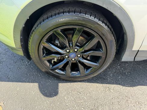 Used 2018 Ford Escape SE w/ SE Sport Appearance Package FWD image 40