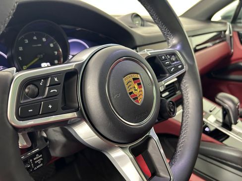 Used 2022 Porsche Cayenne E-Hybrid Coupe AWD/4WD image 18