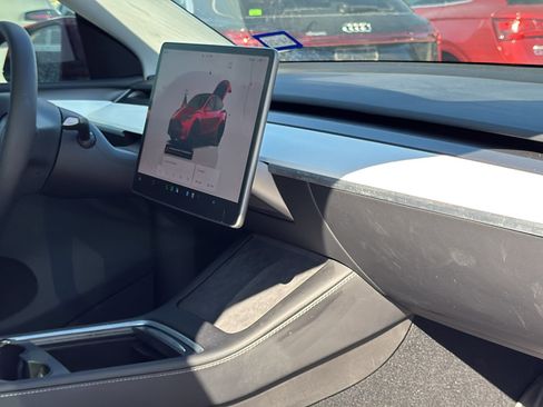 Used 2024 Tesla Model Y Performance image 26