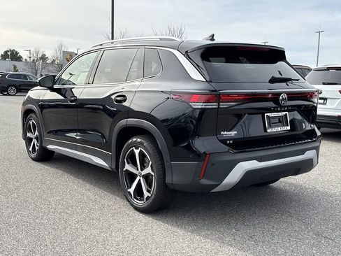 New 2026 Volkswagen Tiguan SE FWD image 3