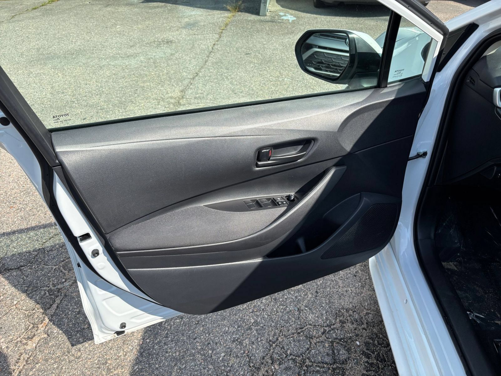 Used 2025 Toyota Corolla LE FWD image 18