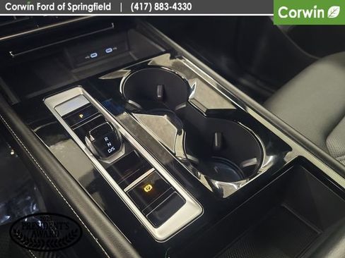 Used 2024 Volkswagen Atlas Cross Sport SE image 25