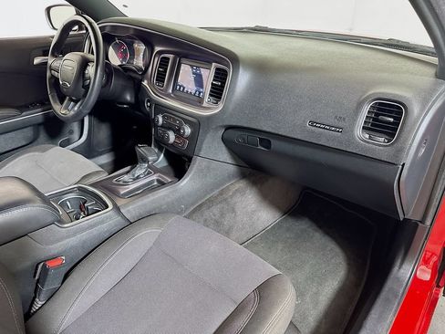 Used 2018 Dodge Charger SXT RWD image 25