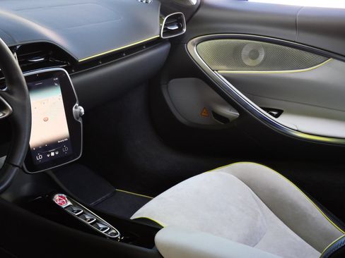 Used 2023 McLaren Artura RWD image 20