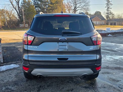 Used 2018 Ford Escape SE image 5