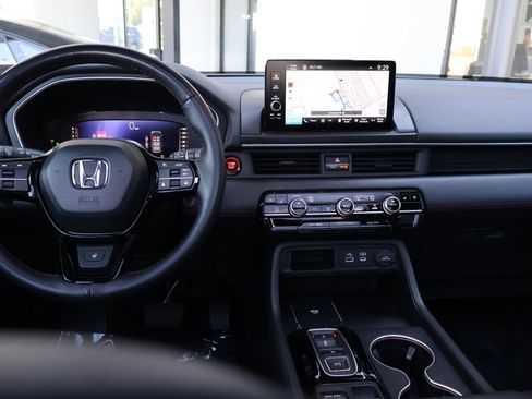 Used 2025 Honda Pilot Black Edition image 23
