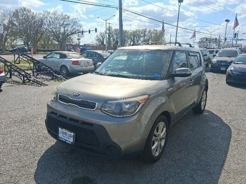 Used 2014 Kia Soul + image 5