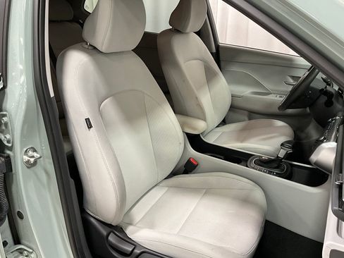 Used 2025 Hyundai Kona SEL image 9