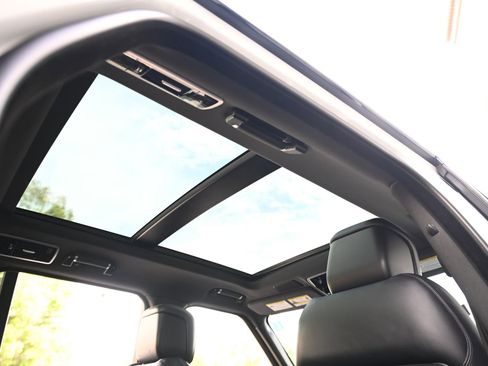 Used 2020 Land Rover Range Rover HSE image 16