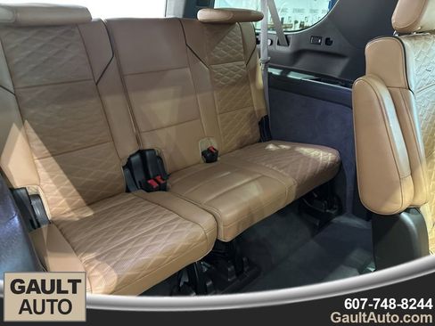 Used 2023 Cadillac Escalade ESV Premium Luxury AWD/4WD image 20