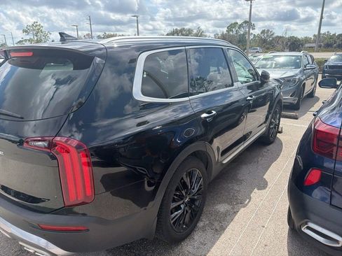 Certified 2022 Kia Telluride SX w/ Towing Package image 2