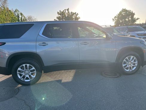 Used 2023 Chevrolet Traverse LS FWD image 8