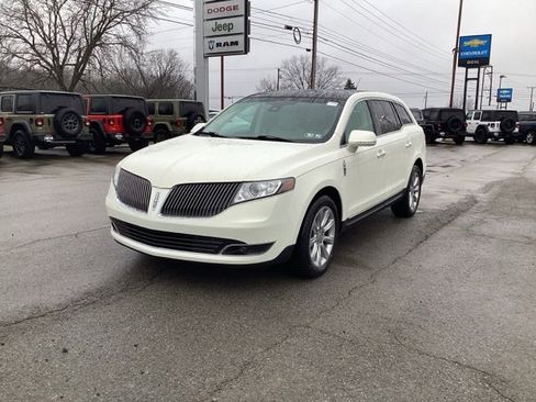 Used 2013 Lincoln MKT FWD image 3