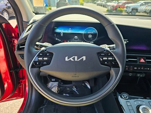 Certified 2024 Kia Niro Wind FWD image 11