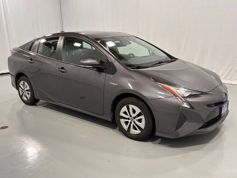 Used 2018 Toyota Prius image 3