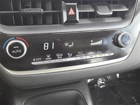 Used 2021 Toyota Corolla LE image 25