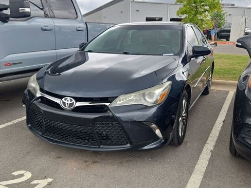 Used 2017 Toyota Camry SE FWD image 1