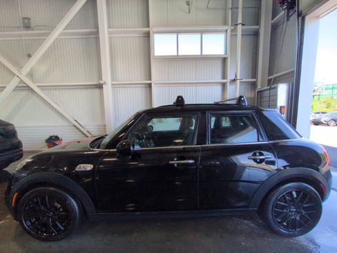 Used 2018 MINI Cooper S FWD image 3