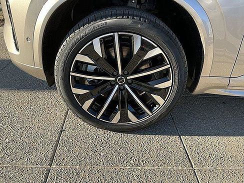 New 2026 Volvo XC90 T8 Plus w/ Protection Package Premier AWD/4WD image 12