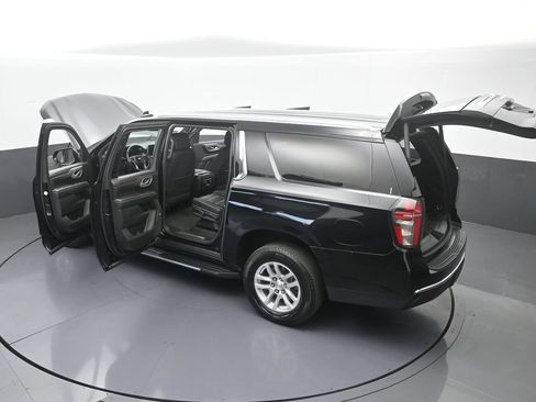 Used 2024 Chevrolet Suburban LT RWD image 73