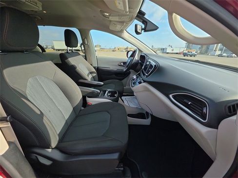 Used 2020 Chrysler Pacifica Touring w/ Tire & Wheel Group image 32