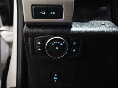 Used 2019 Ford F250 Lariat w/ Lariat Value Package AWD/4WD image 32