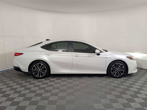 Used 2025 Toyota Camry XLE w/ Premium Plus Package image 4