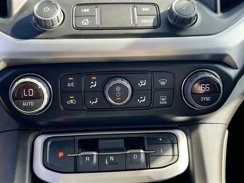 Used 2023 GMC Acadia SLE w/ Driver Convenience Package FWD image 15