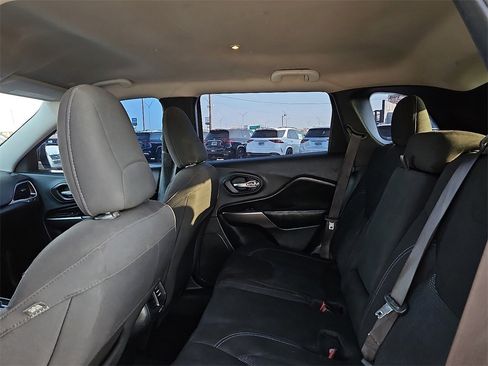 Used 2020 Jeep Cherokee Latitude image 18