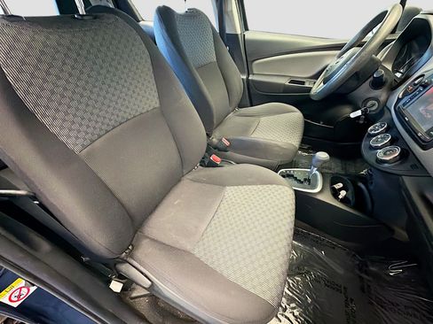 Used 2017 Toyota Yaris L image 15