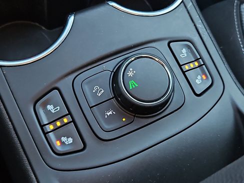 Used 2023 GMC Terrain SLT image 25